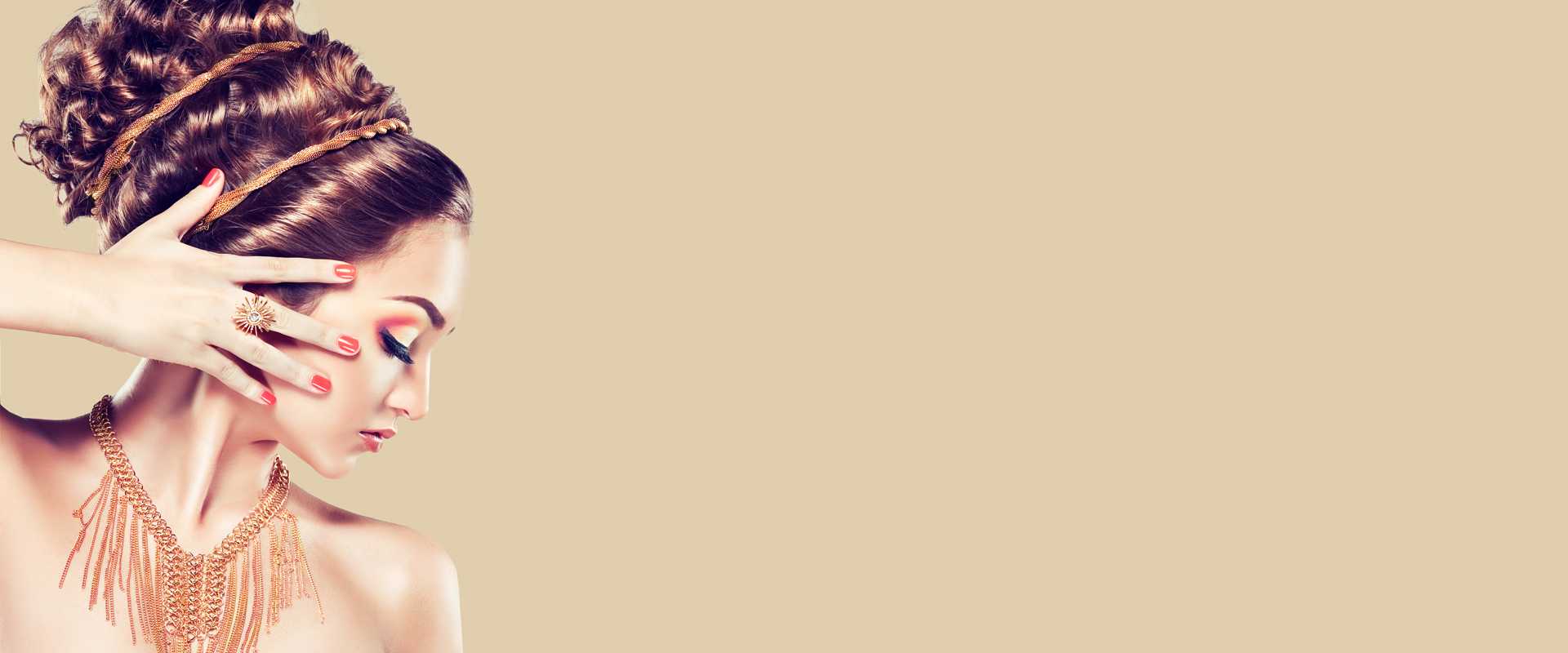 Девушка после прохождения процедуры омоложения лица